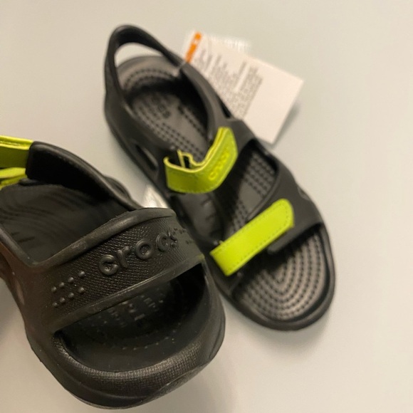 Crocs Swifter River Kids Black and Green Sandals C13 - Picture 5 of 8